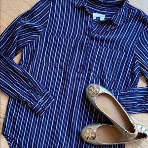 Universal Threads striped button down navy shirt women’s size medium